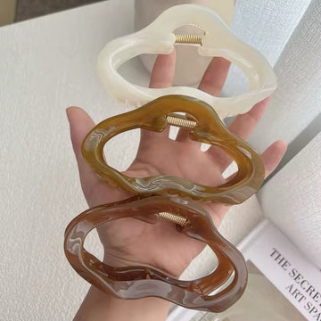 Irregular hollow out hair claw with tortoiseshell design