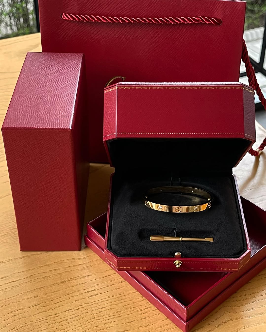 19 cm bracelet for women in gold tone with minimalist feel
