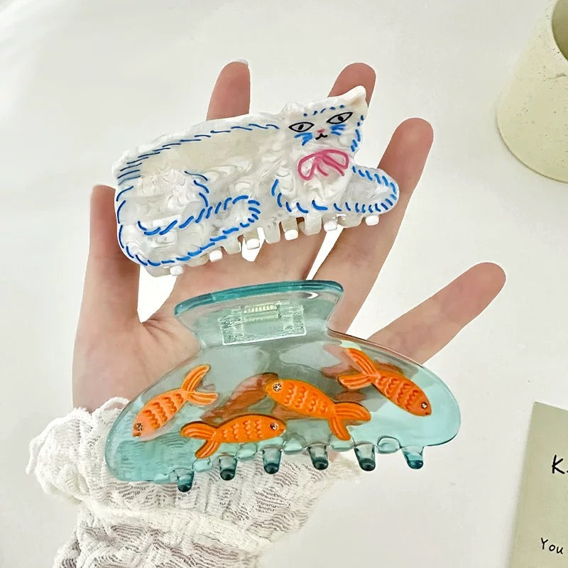 Aesthetic cat & fish hair claw with a cute Persian cat design