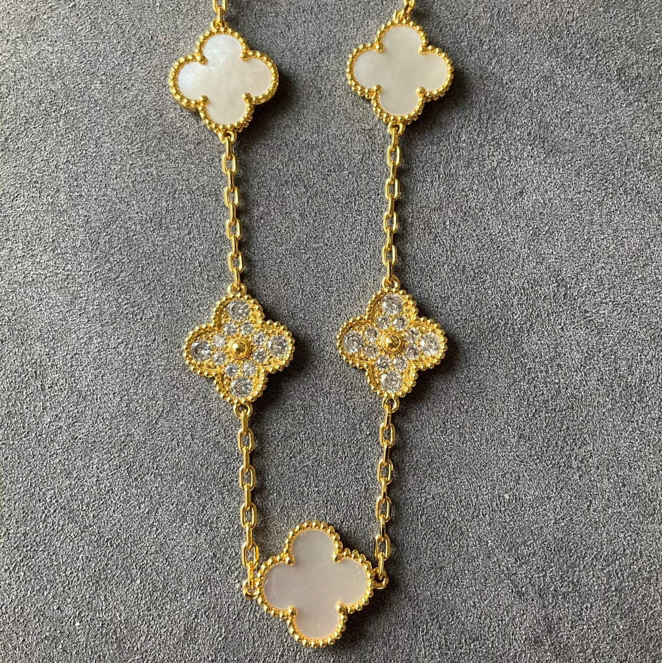 Women’s charm bracelet with color mix and shine
