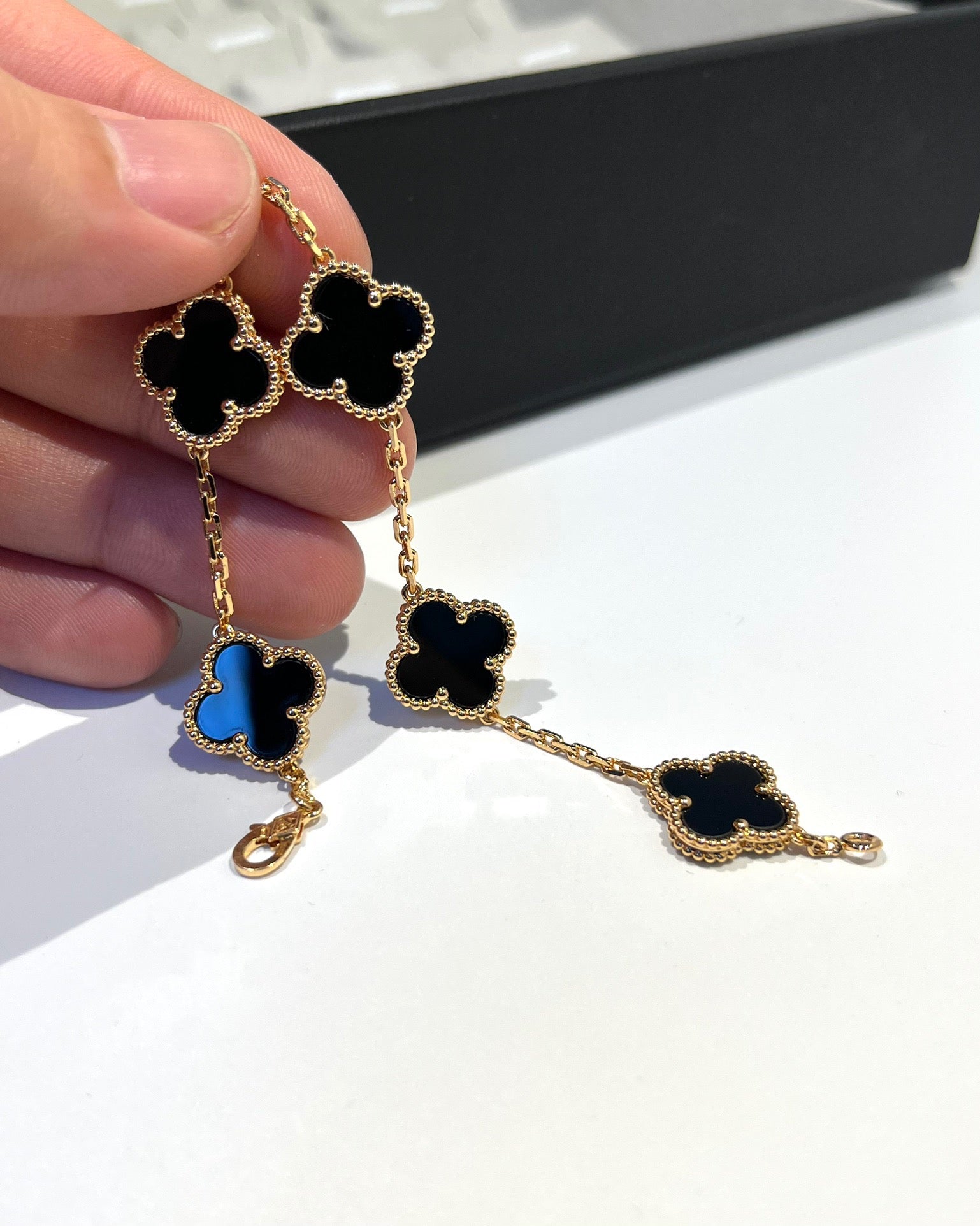 One-size 21 cm bracelet in black and gold for women