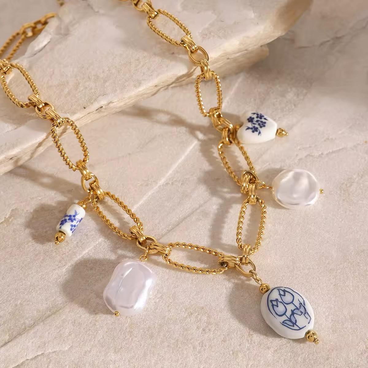 Luxury retro pearl pendant necklace for women