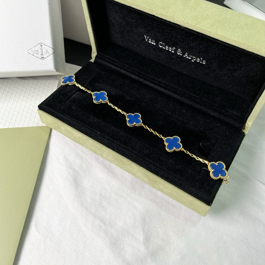 Elegant lucky bracelet with multicolor detailing