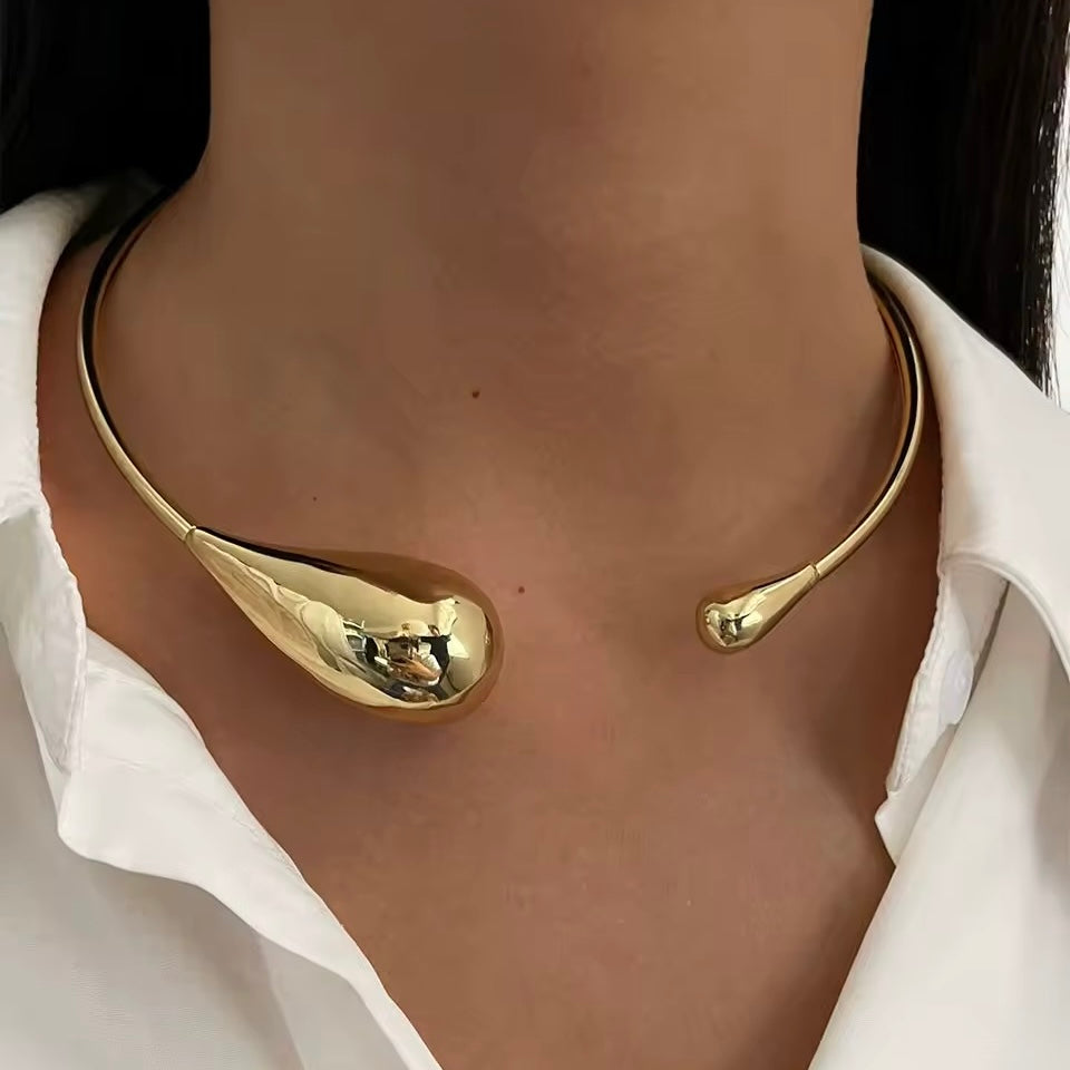 Irregular metal choker necklace for punk and goth fashion