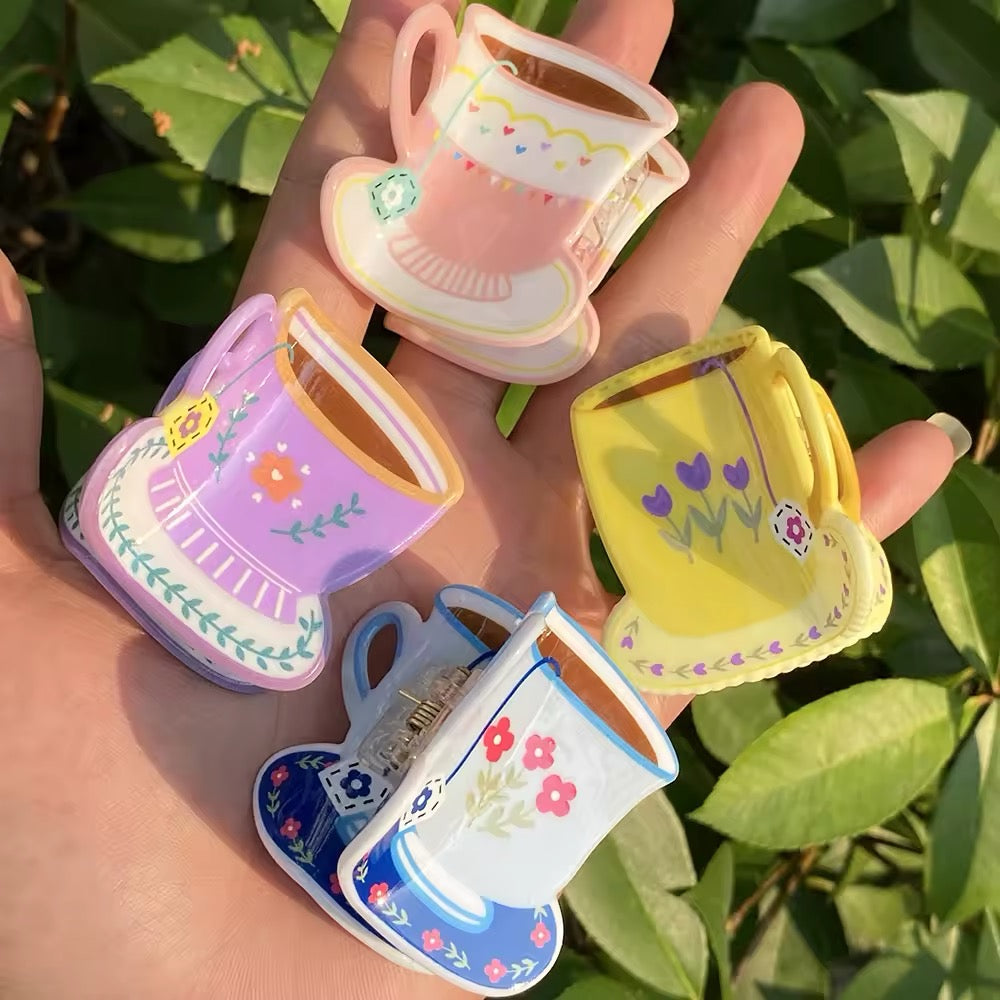 Pastoral-style coffee cup hair claw for aesthetic styling