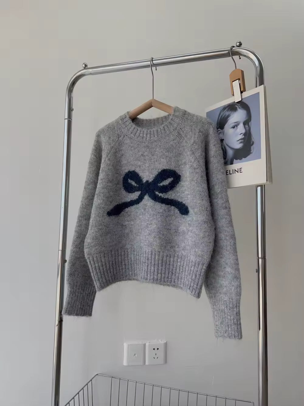 Coquette gray pullover sweater with round neck and bow