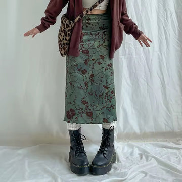 Aesthetic cottagecore floral midi skirt with vintage-inspired print.
