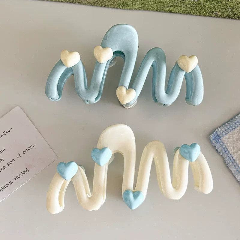 Cream-colored aesthetic shark clip for ponytails