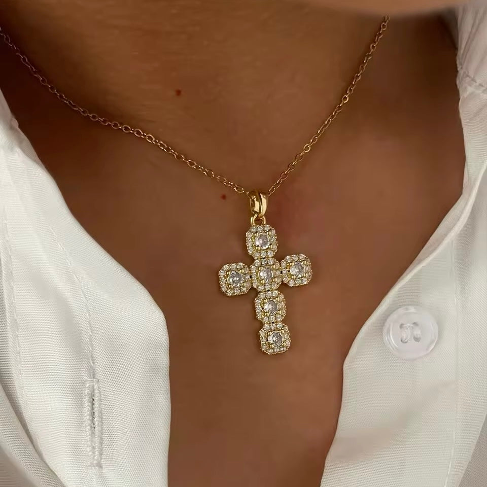 Chic and sophisticated baroque cross necklace for women