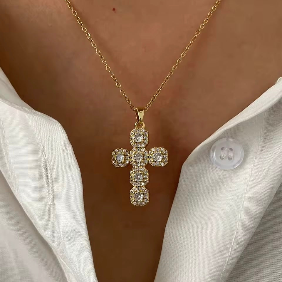 Chic and sophisticated baroque cross necklace for women