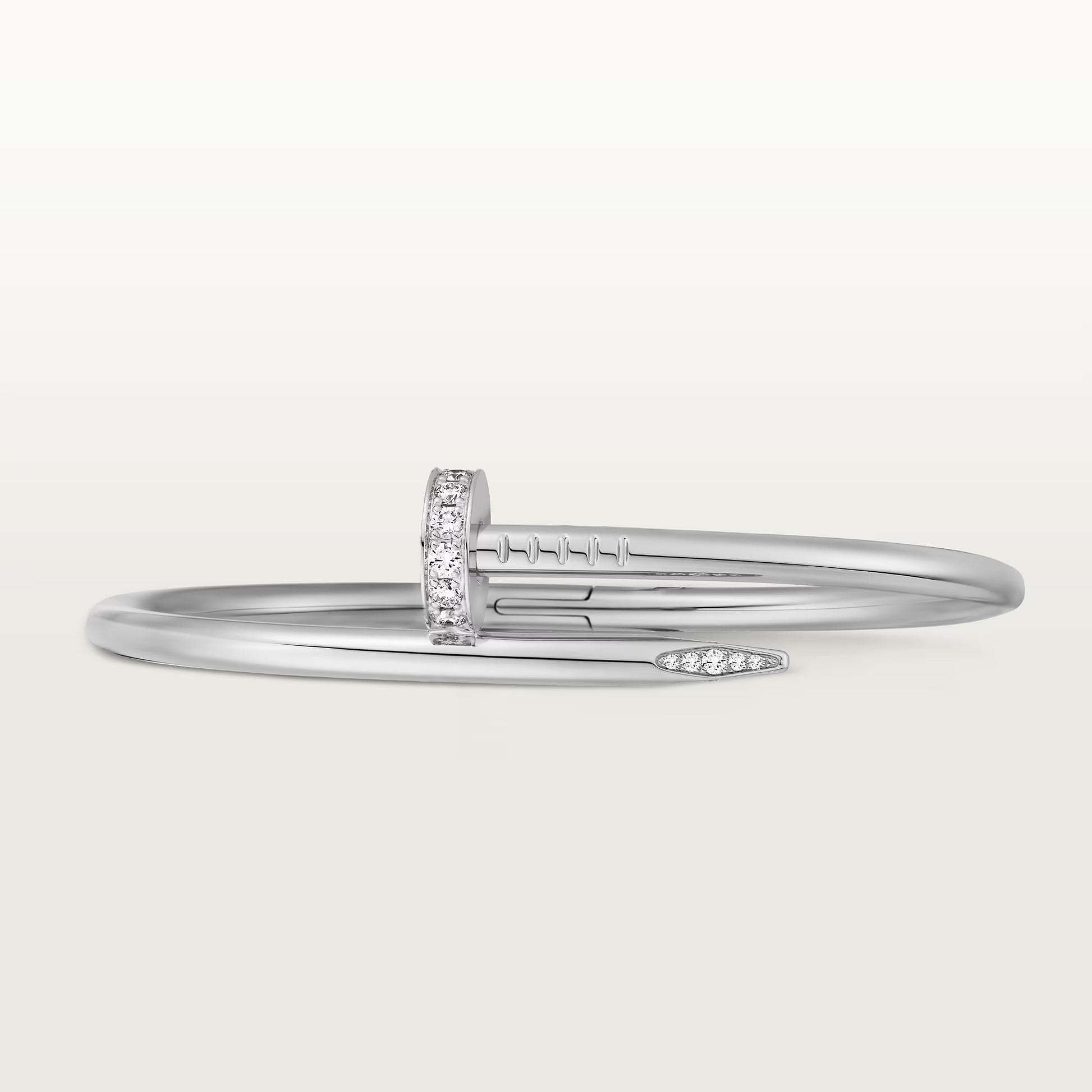 Sparkling nail-shaped white gold bracelet for stylish women
