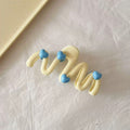 Coquette-inspired wave-shaped hair clip for trendy outfits