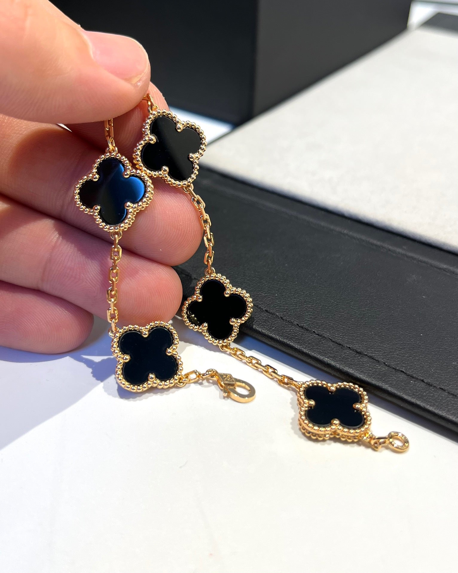 V-Gold black clover bracelet with shiny gold finish