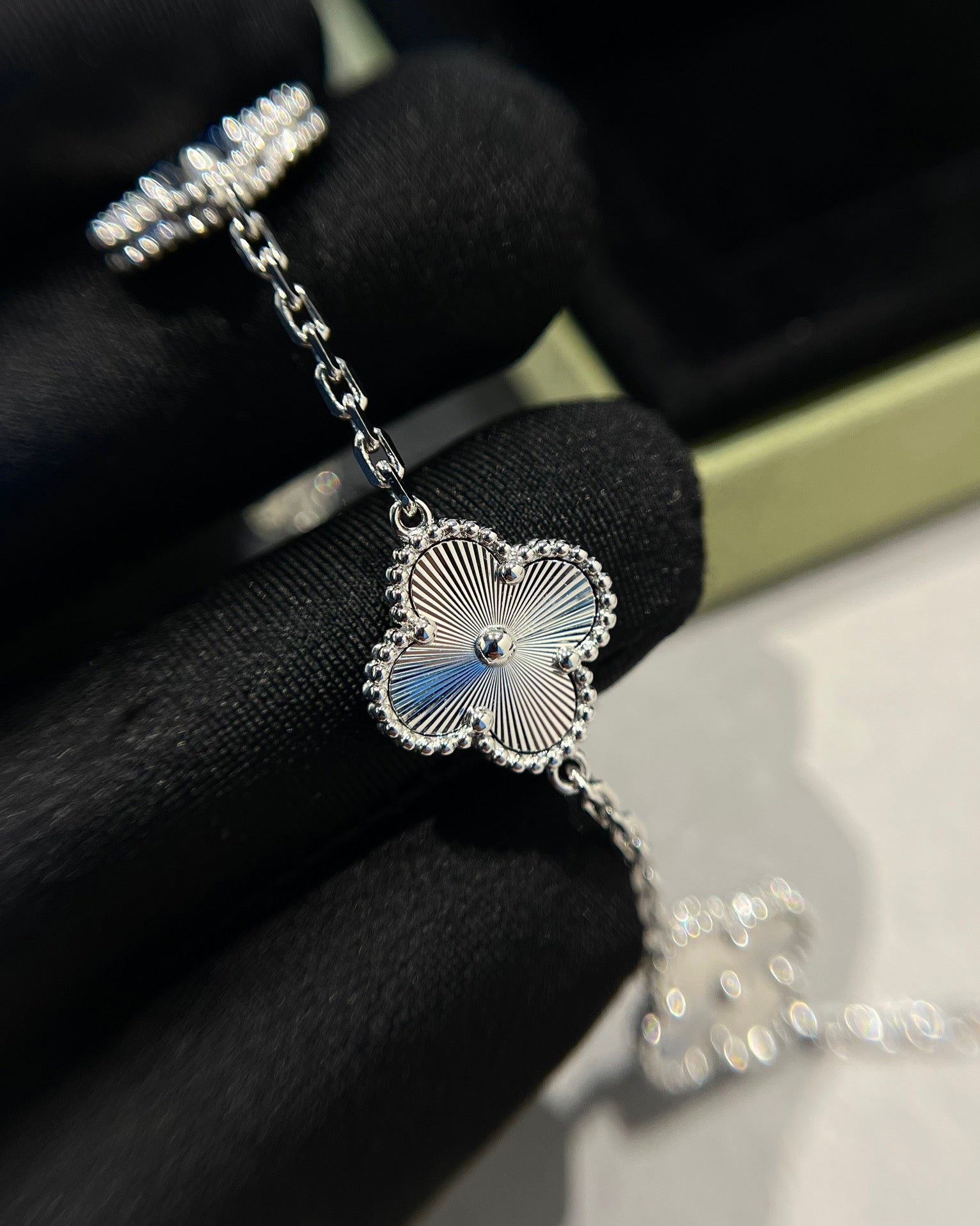 Stylish clover bangle with white gold shine and meaning