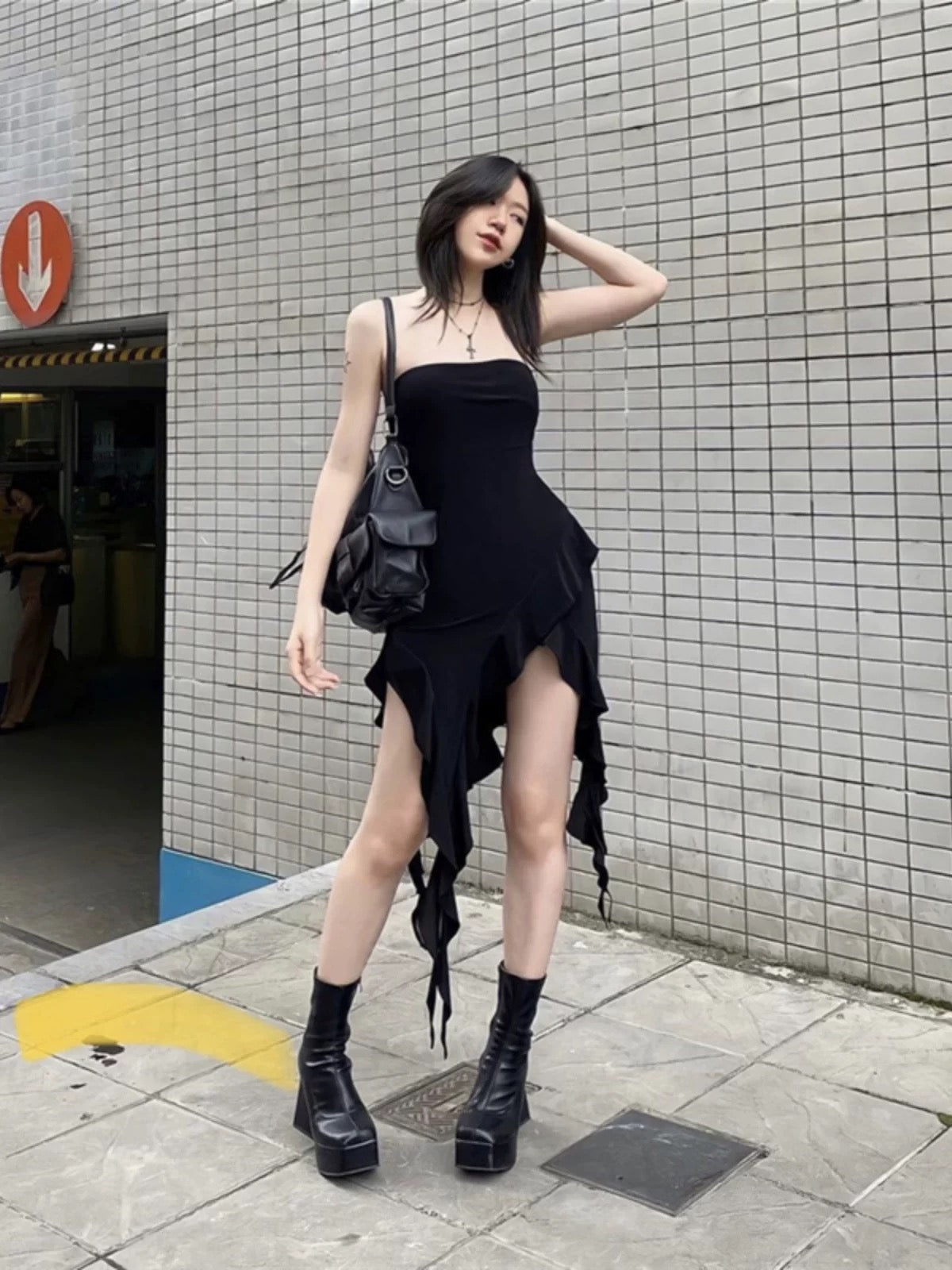 Elegant Black Tube Dress with High Elastic Knitted Fabric