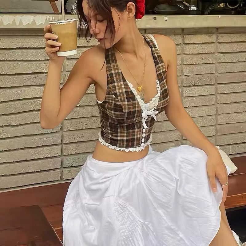 French-style lace crop top with a fitted and sleeveless design