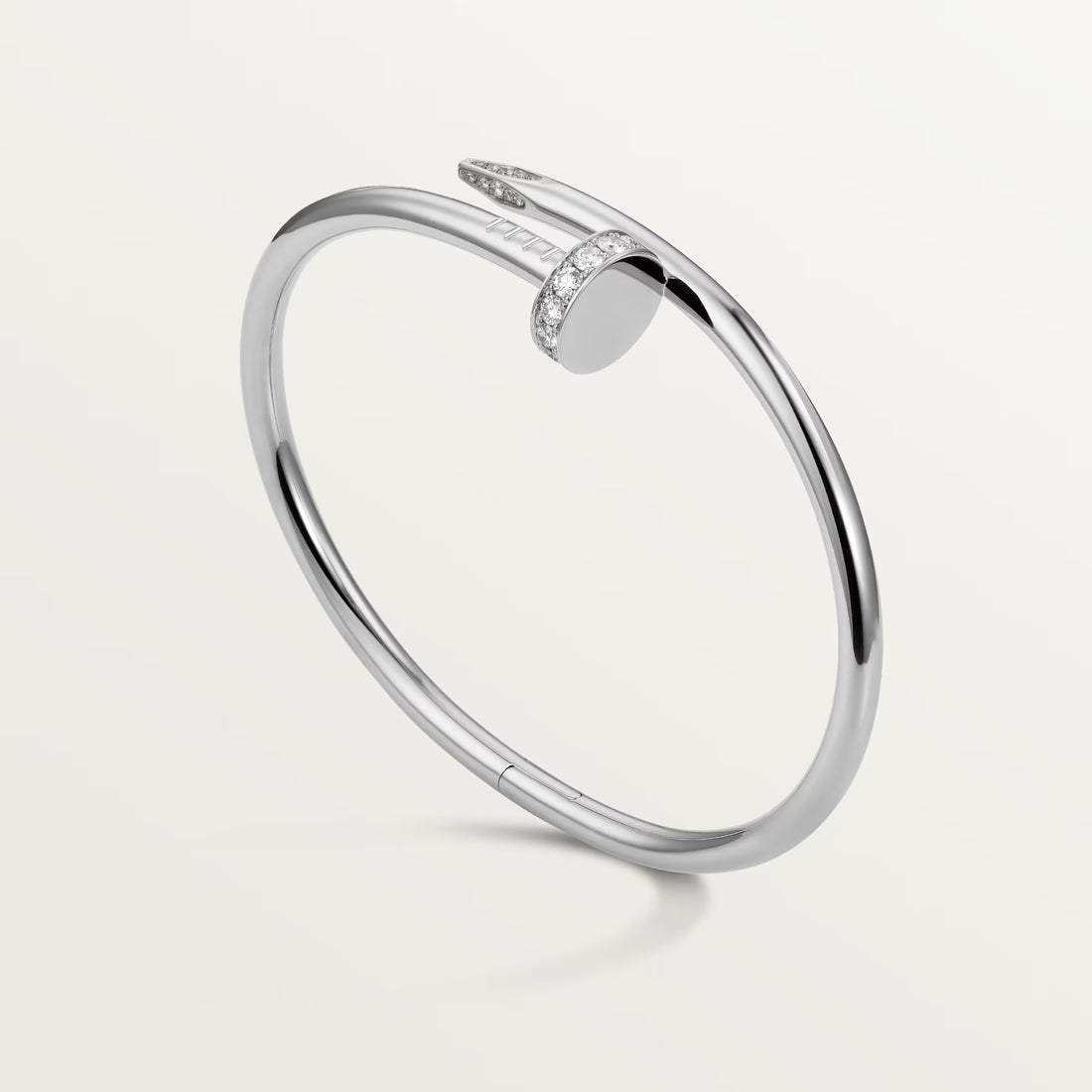 Chic nail bangle with crystals in gold, feminine and powerful piece