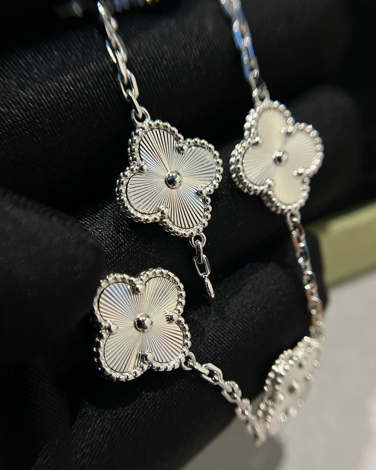 One-size bracelet in white gold, 21 cm, comfortable fit