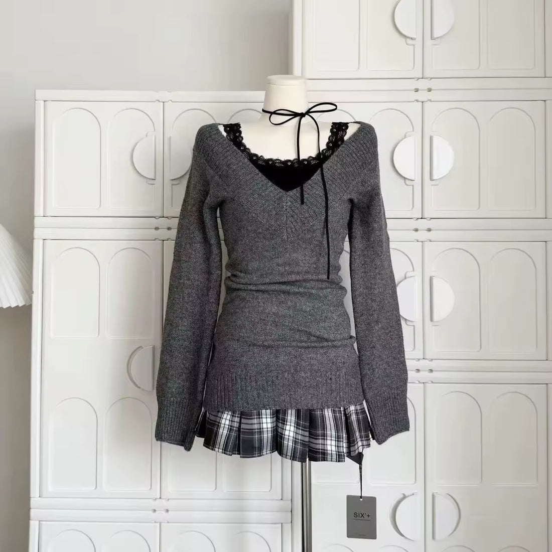 Y2K French vintage pullover with coquette aesthetic