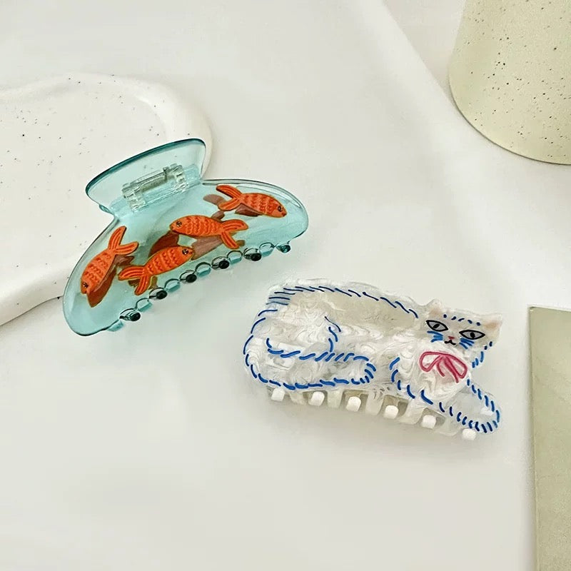 Aesthetic cat & fish hair claw with a cute Persian cat design