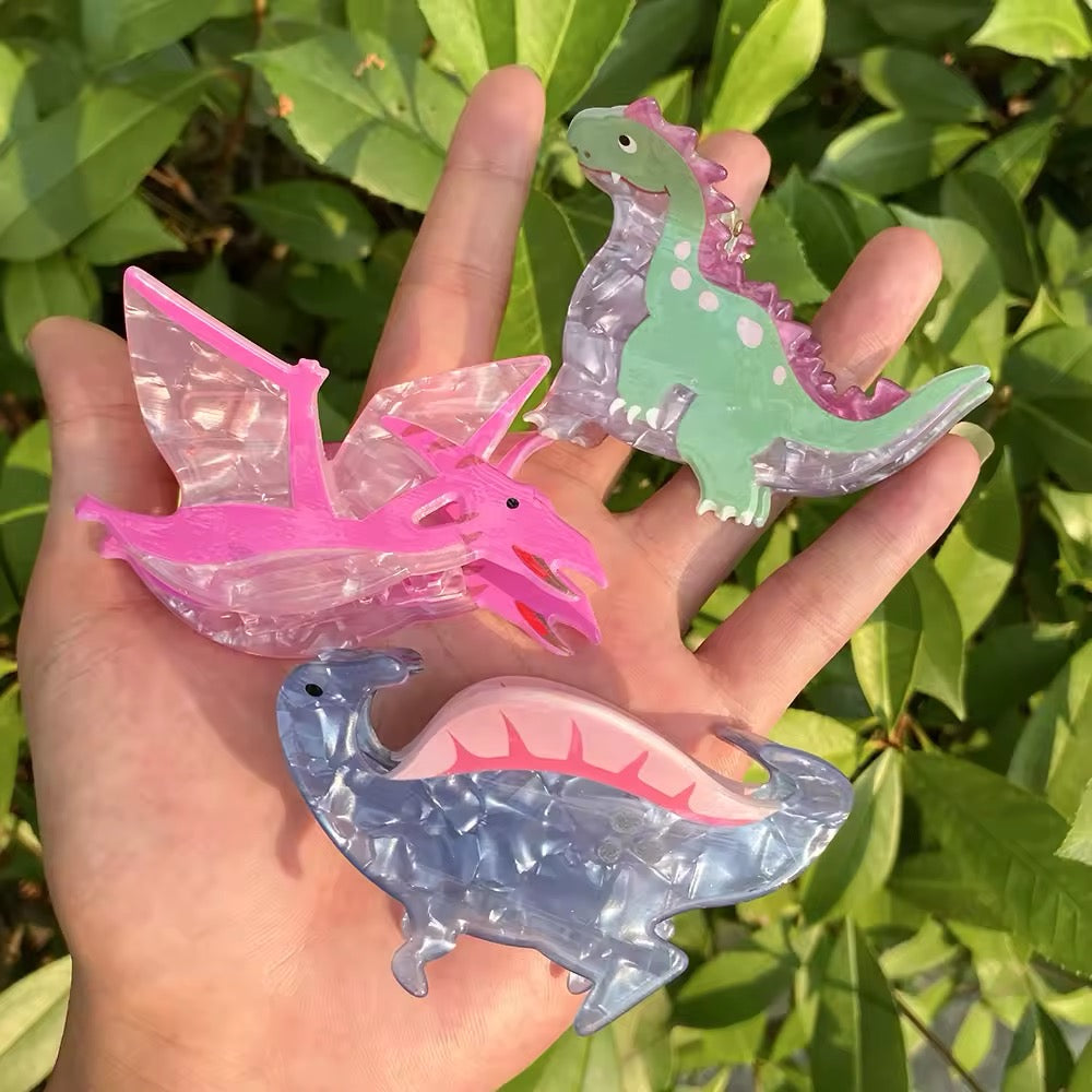 Cute acrylic lizard hair claw for trendy and quirky hairstyles
