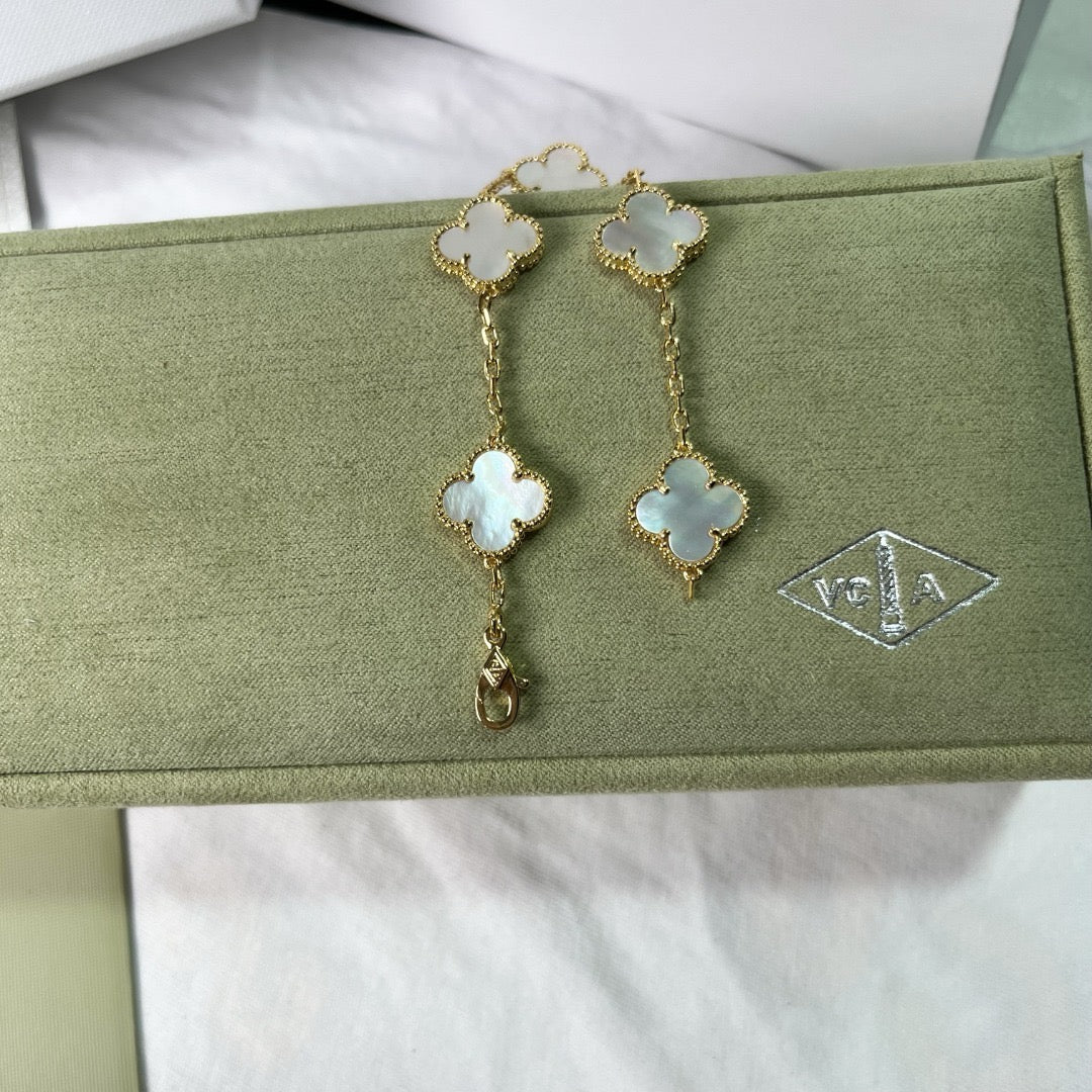 Gold bracelet for women featuring multicolor clover charms