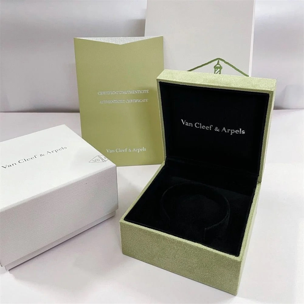 Elegant gold clover bracelet with 18K plating and waterproof finish