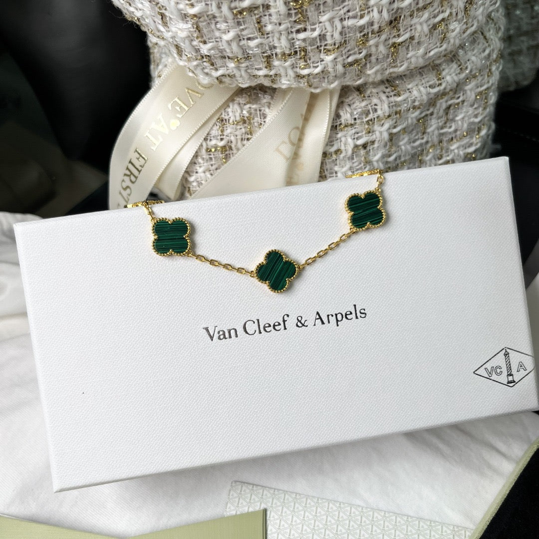 Romantic bracelet with green four-leaf clover for her