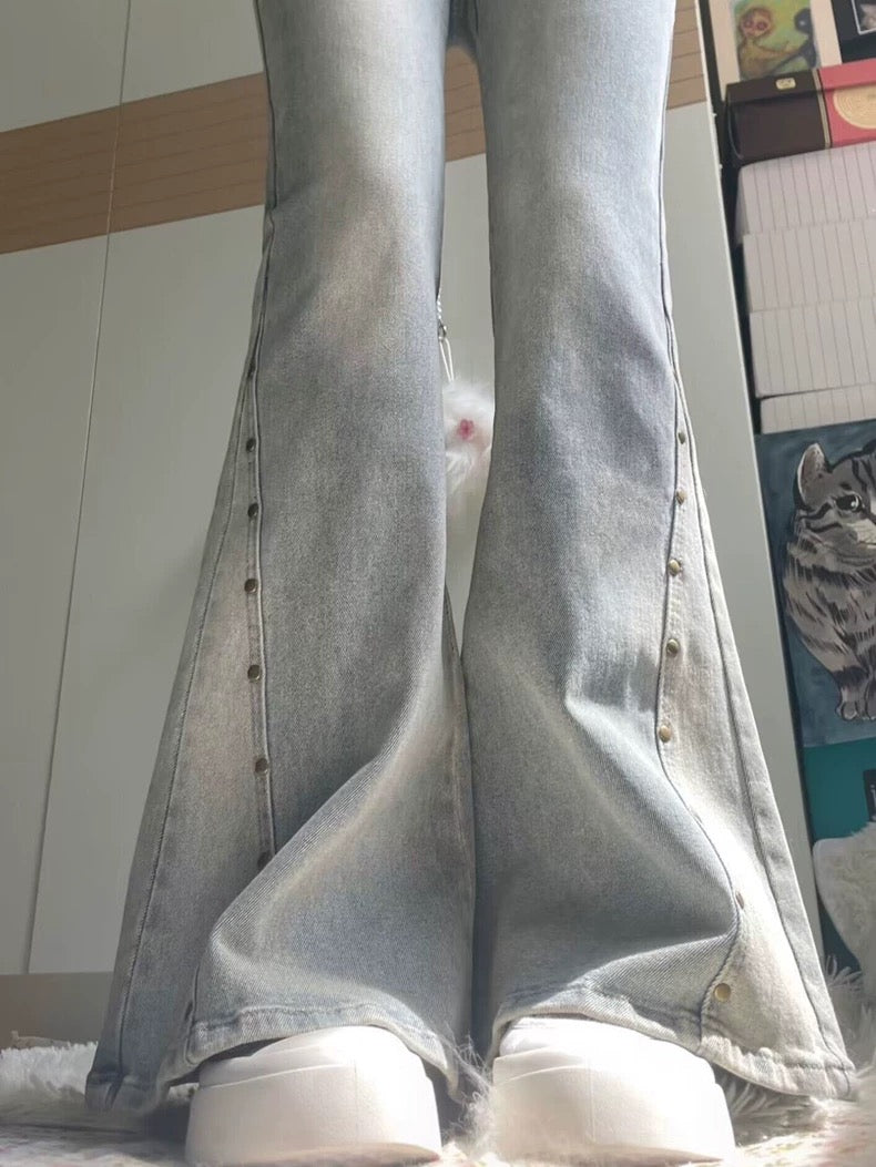Gray low-rise pants with Y2K style and flared silhouette