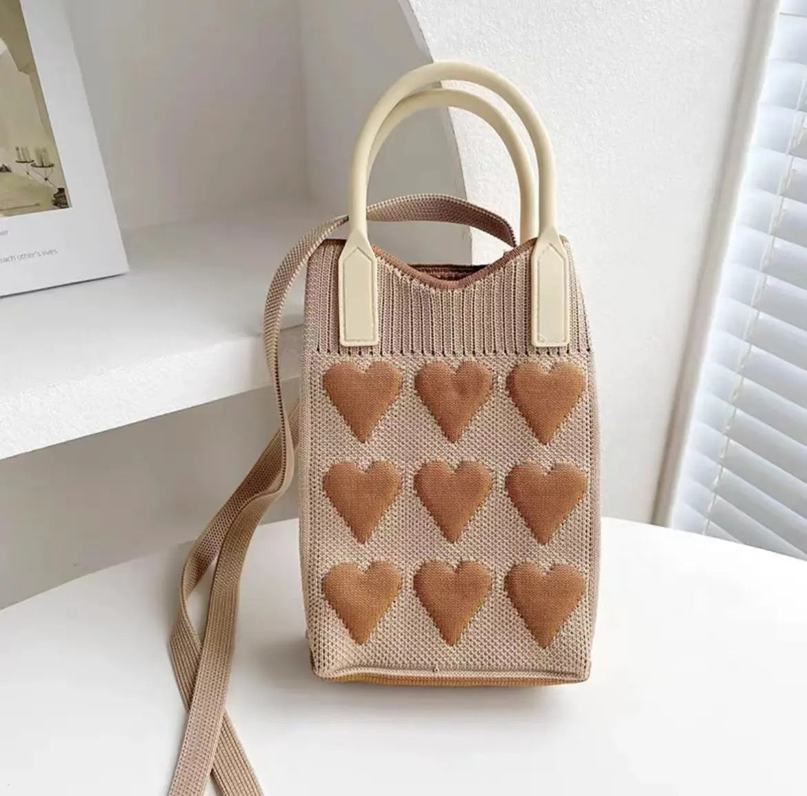 Crossbody phone bag for soft girl look