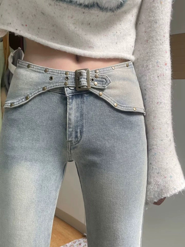 Back view of Korean Gyaru flare jeans with pocket detailing