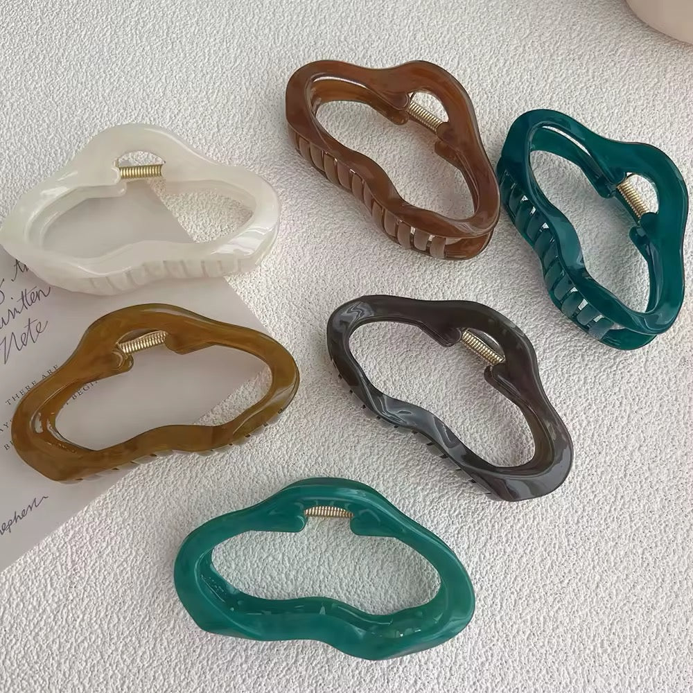 Large crab hair claw with strong grip for all hair types