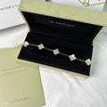 Elegant gift bracelet in gold with clover symbol of luck