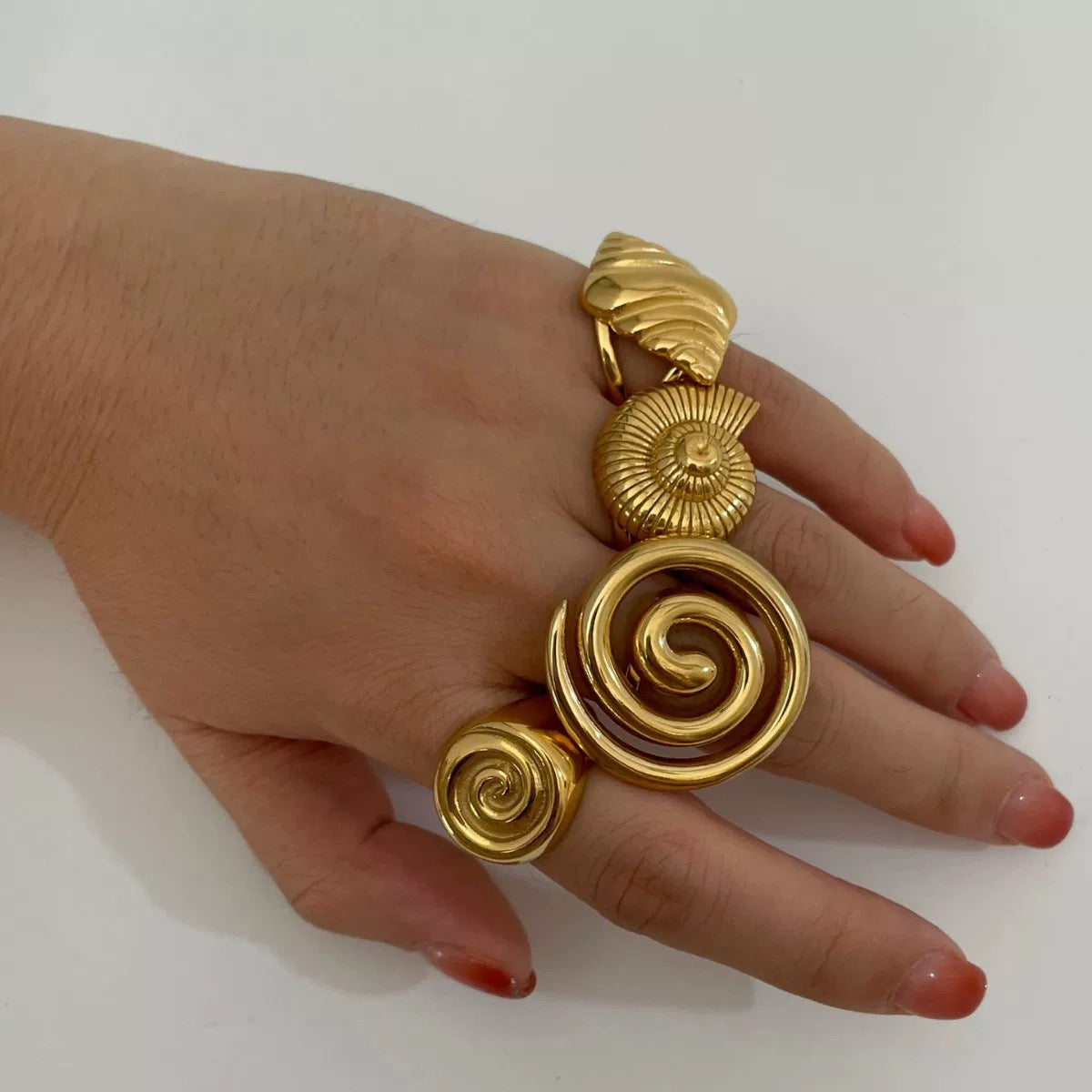 Trendy chunky conch ring for stylish women’s jewelry