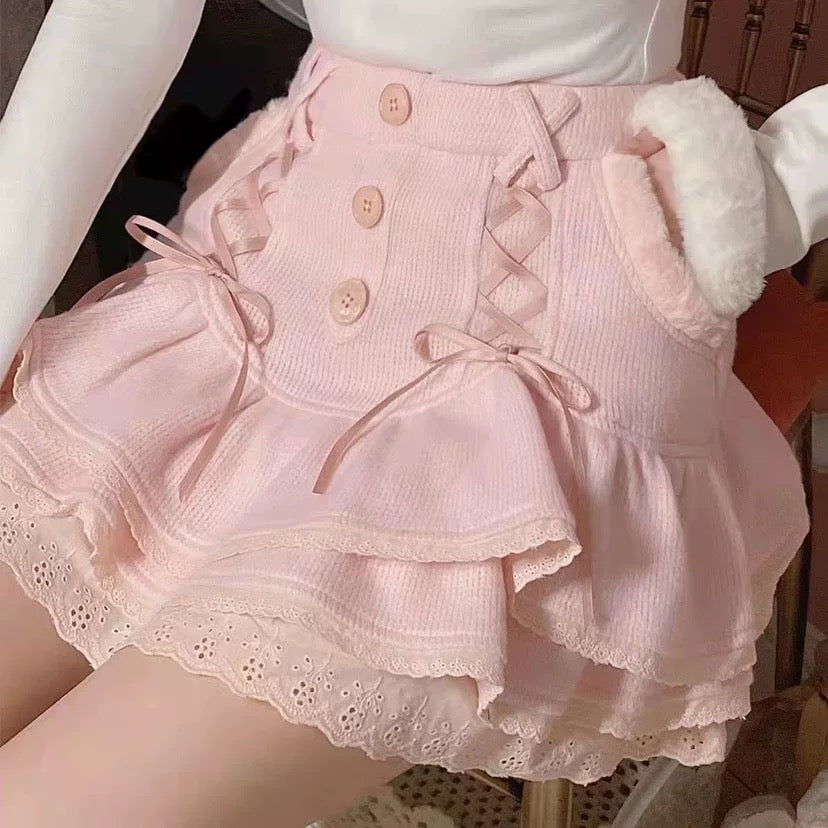 Cute pink high-waisted skirt with lace detail, ideal for Y2K looks