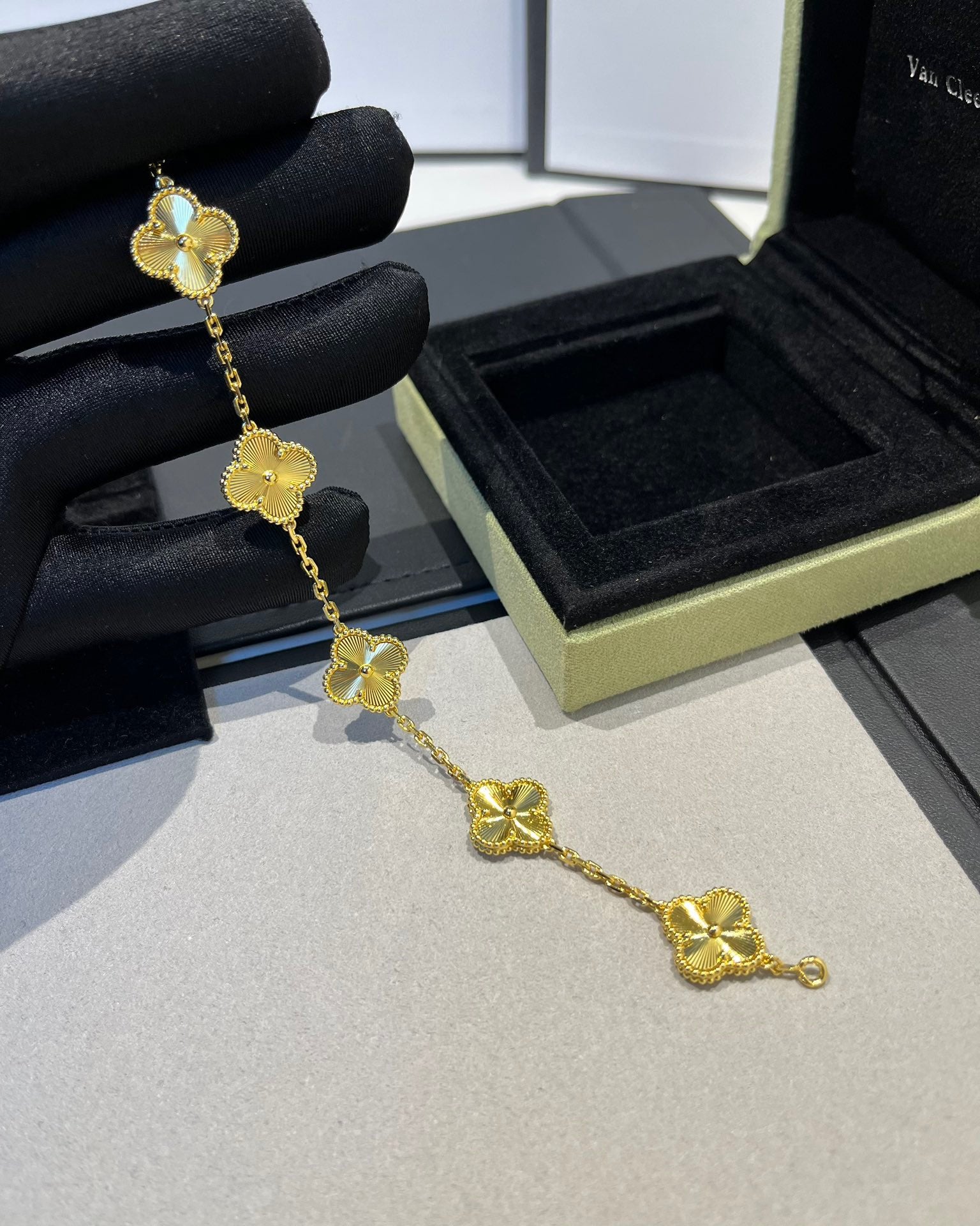 Stackable gold bracelet with laser-cut clover motif