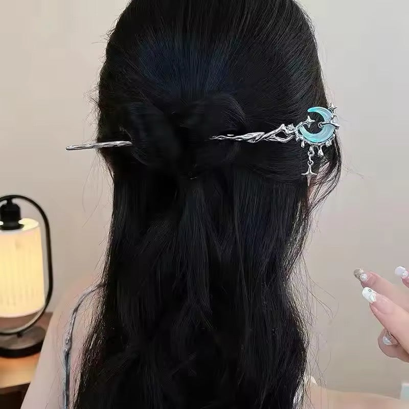 Celestial-inspired metal hair stick with an elegant design