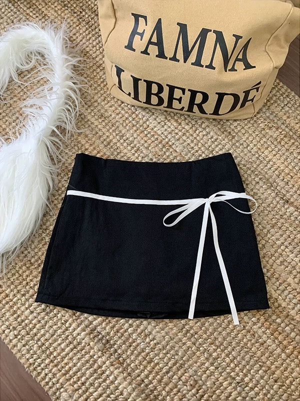 Streetwear skirt with bow ribbon accents