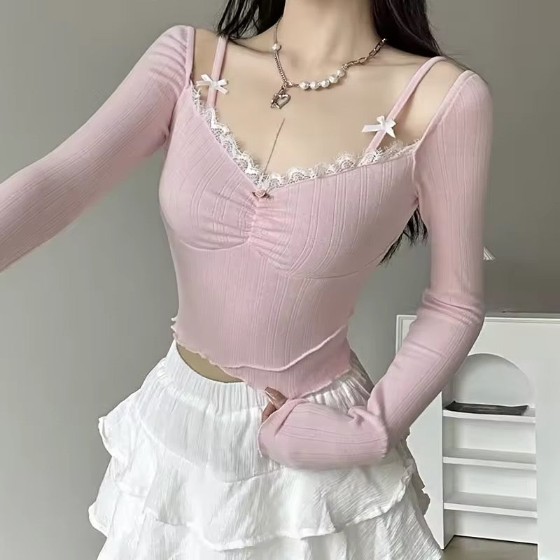 Y2K-inspired pink knitted crop top with bow embellishment