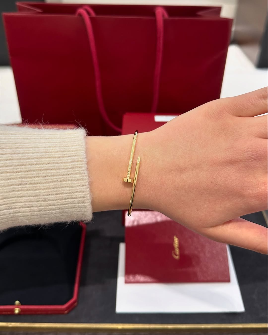 Fashion-forward 18K gold bracelet shaped like a nail, elegant and durable