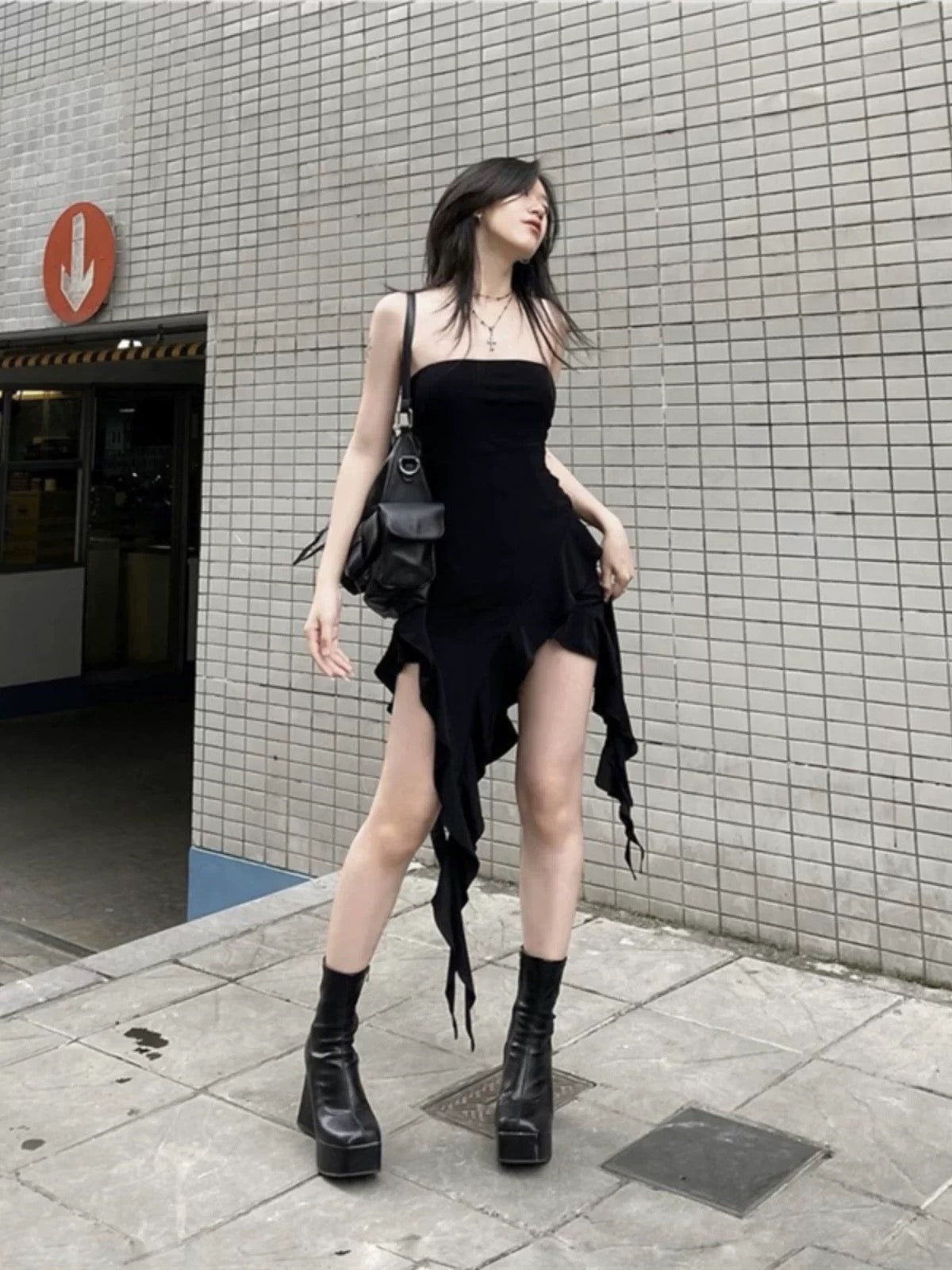 Simple Black Midi Dress with Strapless Tube Top Design