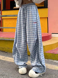 Close-up of thigh seam and leg drape, showing relaxed Korean style cut