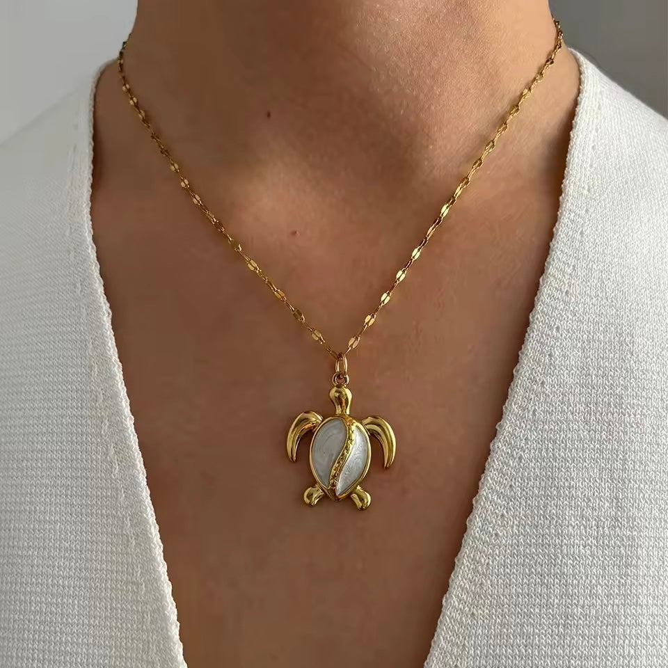 Elegant 18K gold-plated coastal necklace with starfish pendant