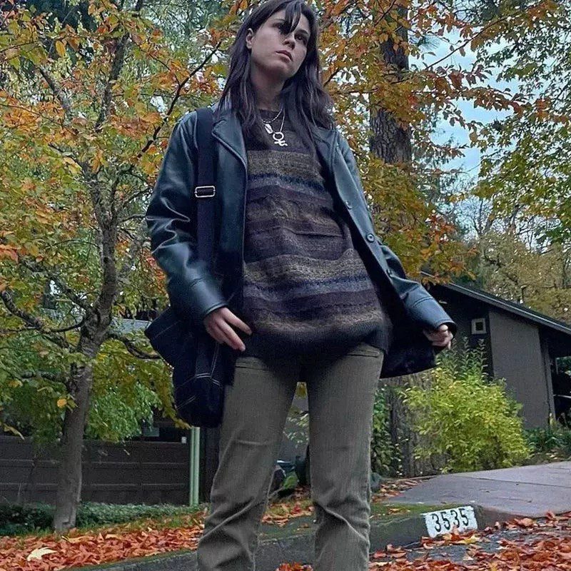 Vintage Y2K pullover sweater with earthy tones and cozy knit fabric