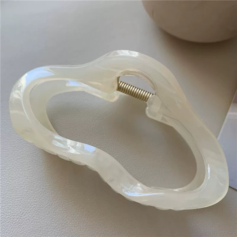 Sophisticated cloud-inspired hair claw for casual styling
