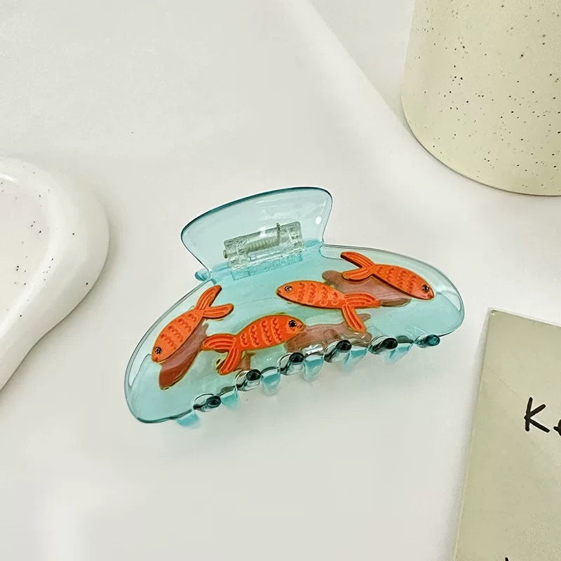 Durable acetate crab hair clip with a fun cat design