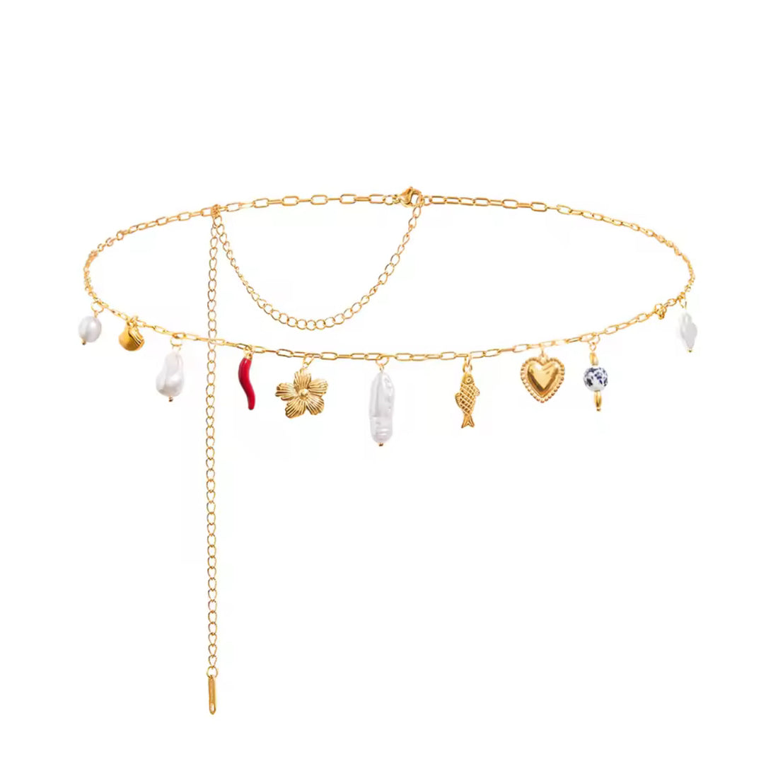 Charm chain waist jewelry ideal for soft girl and boho aesthetics.