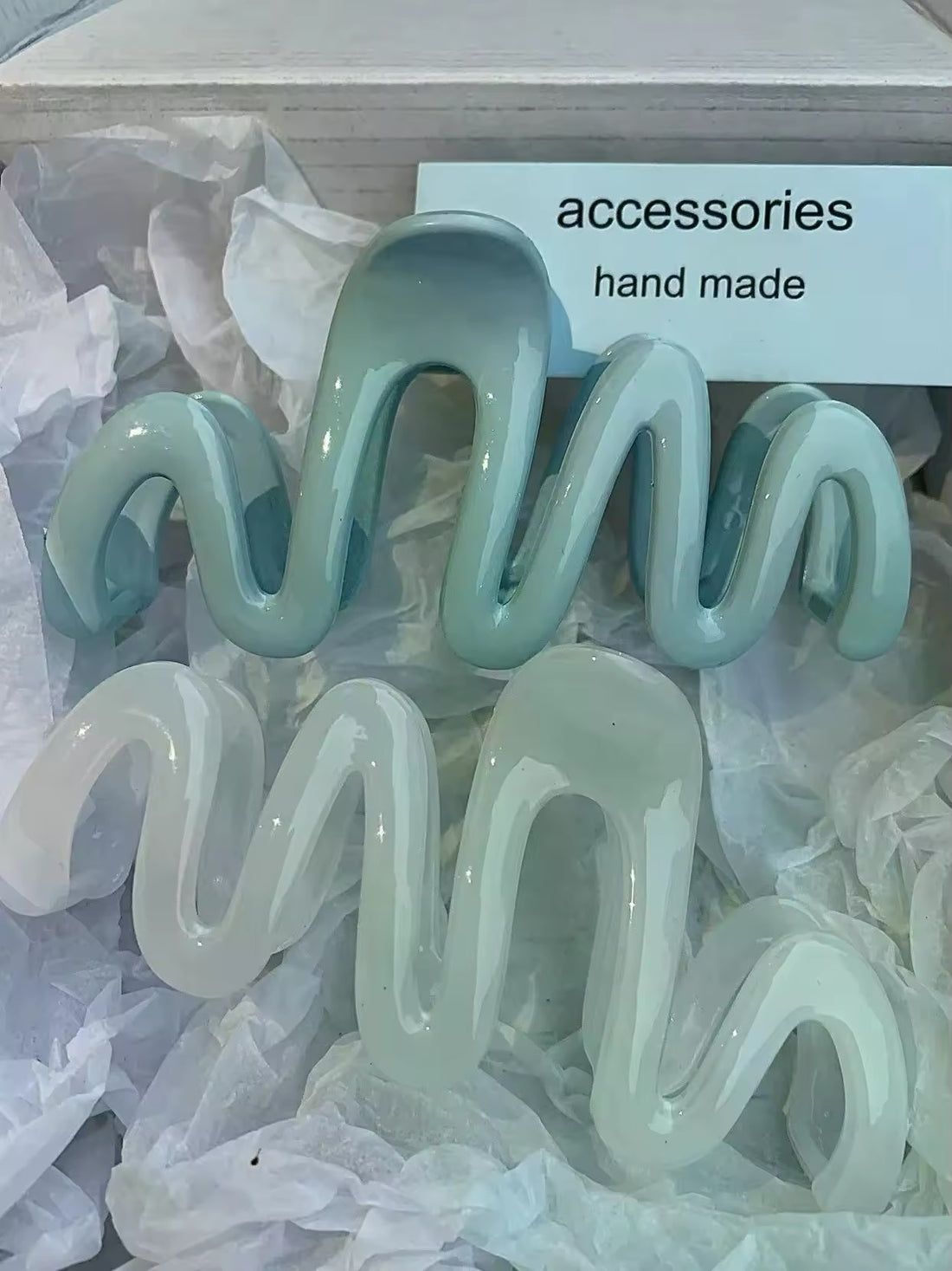 Colorful jelly wave hair claw with a strong grip