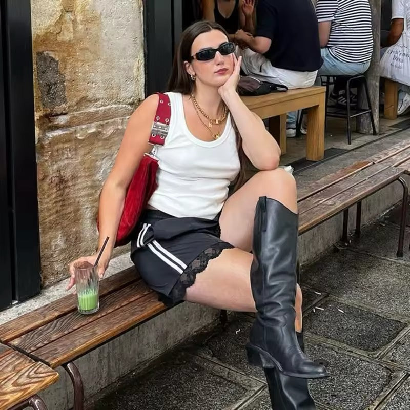 Lace-detailed sporty shorts for everyday Y2K fashion looks