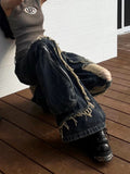 2000s aesthetic streetwear cargo jeans, ripped oversized baggy denim pants, American high-street Y2K alternative hip-hop and gothic fashion
